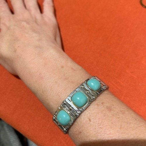 Vintage elastic bracelet with blue stones like new