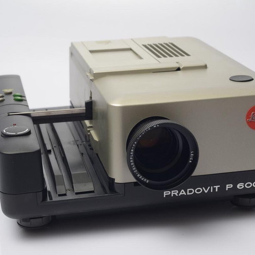 Leica Pradovit P 600 IR projector new with wireless remote