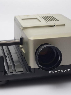 Projector Leica Pradovit P 600 IR καινούργιο με ασύρματο τηλεχειριστήριο