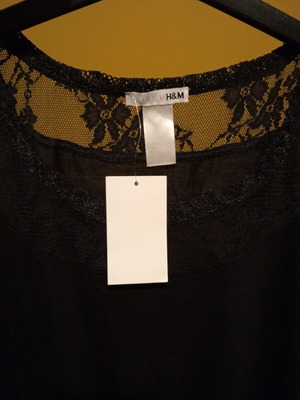 Μπλούζα H&M μαύρη με διάφανη δαντέλα, καινούργια, μέγεθος M