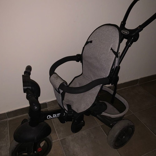 Children's tricycle like new with sunshade hood
