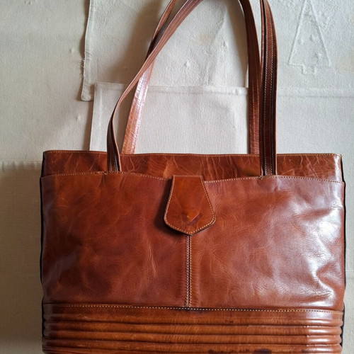 Vintage large leather shoulder bag used, brown