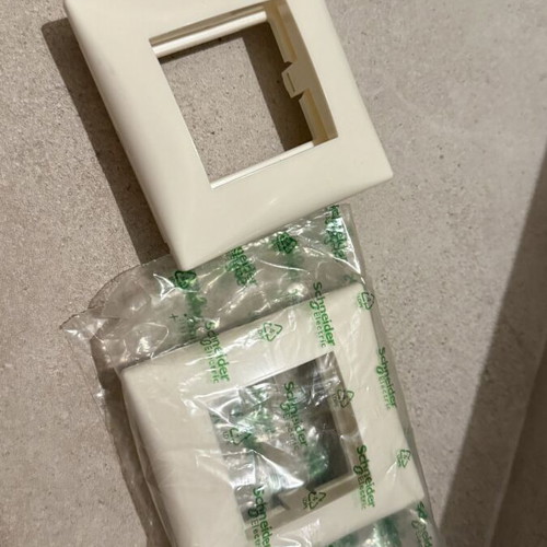 Schneider Electric Ultra Frame with Base for 2-Element Channel New
