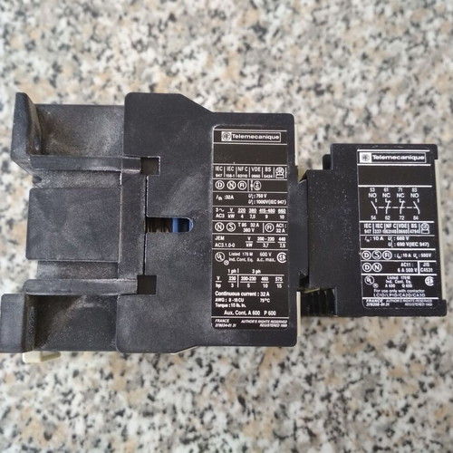 Telemecanique LC1D1810 power relay double coil 110V AC