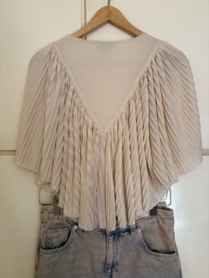 H&M Beige Pleated Bolero Jacket with V-Neck Size S like new