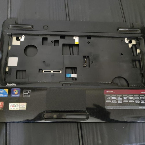 Toshiba Satellite L600 L600-01B Top Case with Touchpad like new