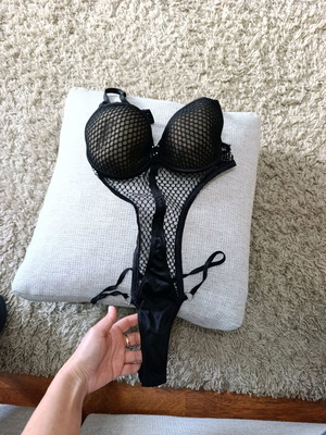 Med bodysuit like new, size S, black and beige