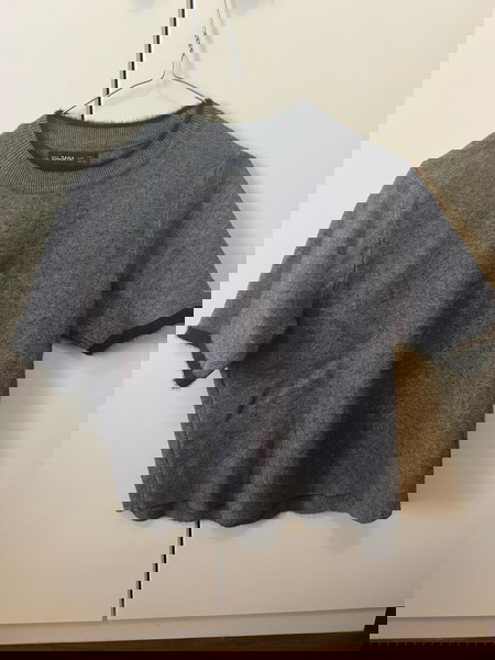 woman’s short sleeve jumper