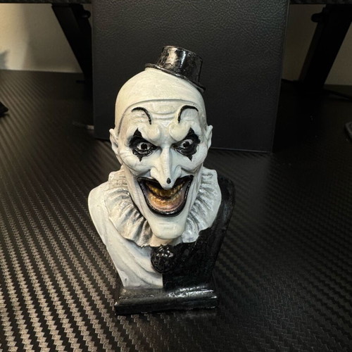 Terrifier Art the Clown Bust like new horror collectible