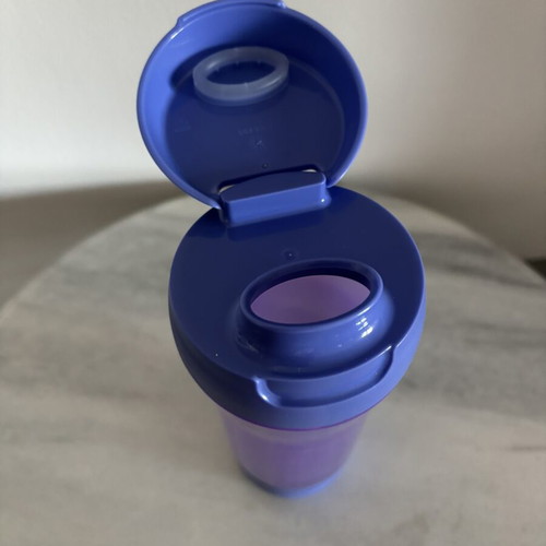 Tupperware bottle 600 ml with cup