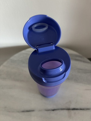 Tupperware bottle 600 ml with cup