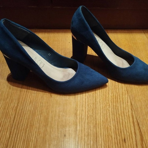Smart blue suede pumps with medium thick heel like new