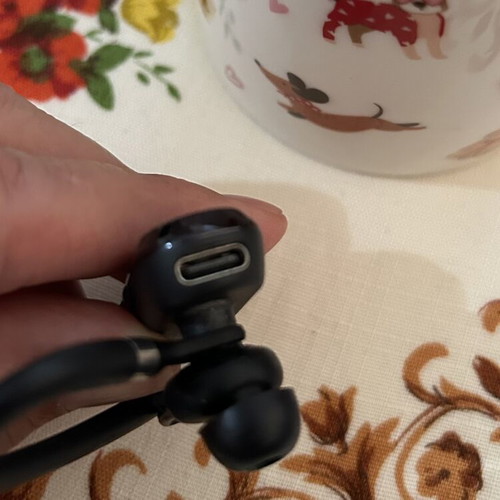 New Bee LC-B45 Bluetooth handsfree headset like new
