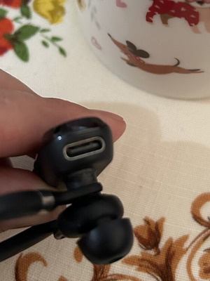 New Bee LC-B45 Bluetooth handsfree headset like new