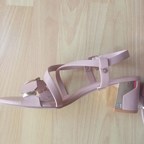 Laura Biagiotti leather sandals size 41 like new, pink