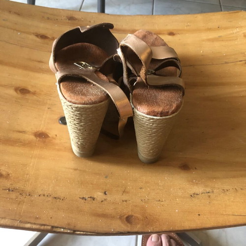 Women Leather Platform Sandals like new, beige, size 40