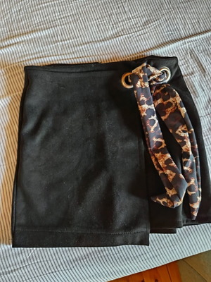 Celestino black short skirt Medium like new with leopard belt