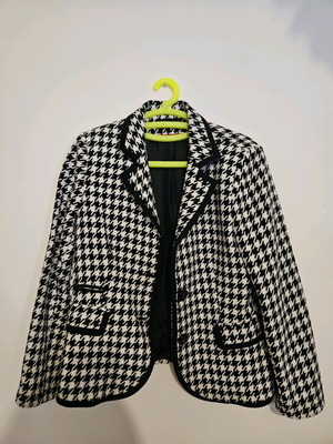 Checked jacket like new, black and white, size L