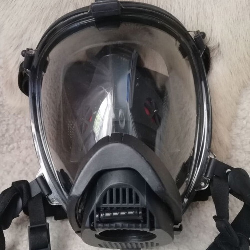 Gas mask with panoramic polycarbonate visor, industrial or firefighting use