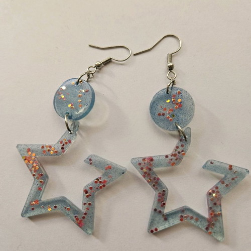 Star-shaped earrings made of resin glass, new, blue with pink rhinestones