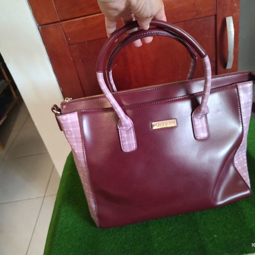 DOCA women's handbag shoulder bag burgundy with plaid details