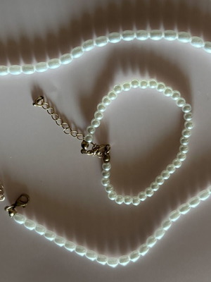 Necklace and bracelet set with white pearls and gold details new