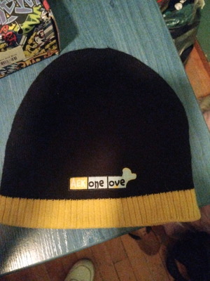 AEK kids beanie in good condition