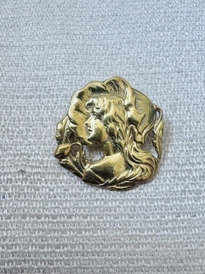 Vintage silver gold-plated Art Nouveau brooch, female profile