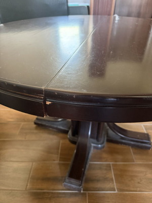 Round dining table used, 1.15m diameter, extendable to 1.61m