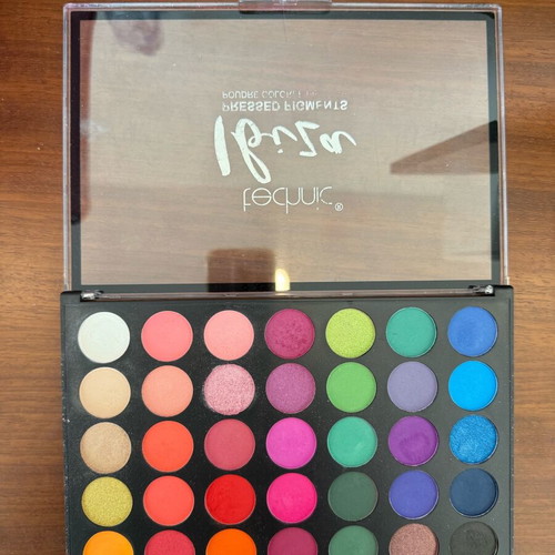 Technic Ibiza eyeshadow palette lightly used, 35 matte shades