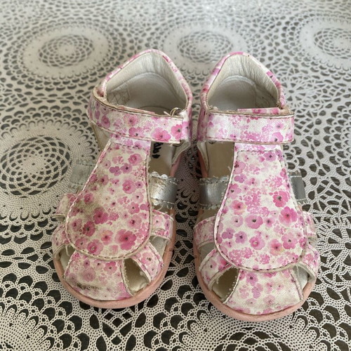 Children's sandals used for summer, size 20, first steps