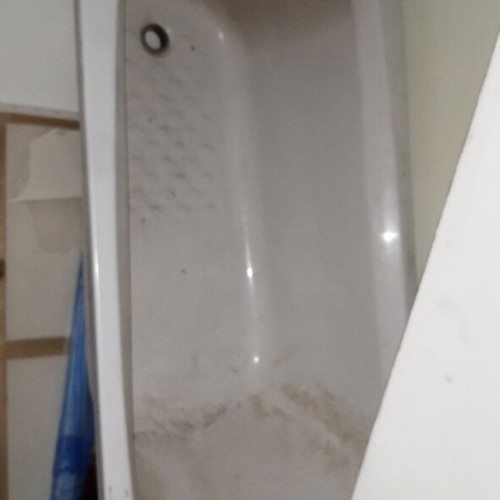 Ideal Standard acrylic bathtub, unused, small corner chip