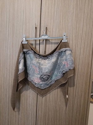 Women's triangle scarf like new in taupe with rosette design