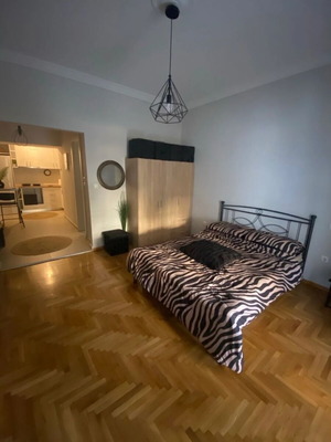 Студио апартамент реновиран 41м², балкон, асансьор, склад, климатик