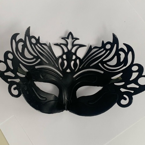Mask used, plastic without elastic band