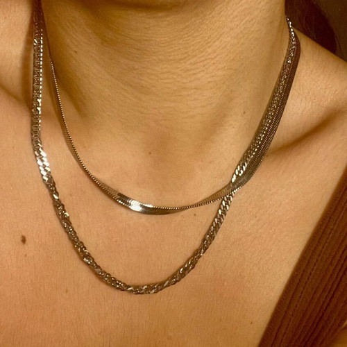 Necklaces with double chain like new, silver and gold with stones