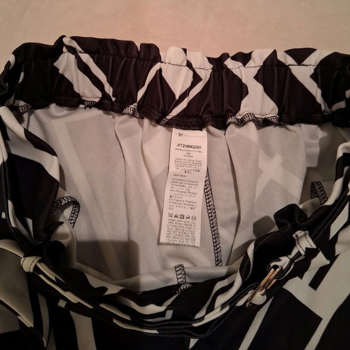 Shorts wide new with belt, size Medium, black and white