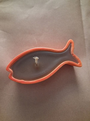 Handmade candle in ceramic fish-shaped vessel 16cm x 7cm