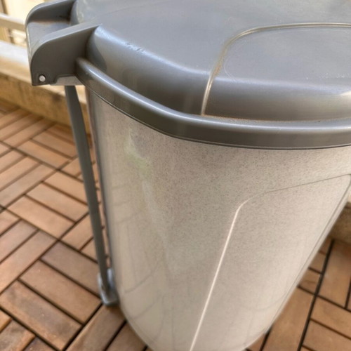 Trash bin gray color 30 liters like new