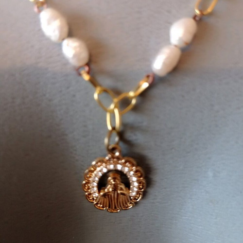 Necklace with Virgin Mary and natural pearls new