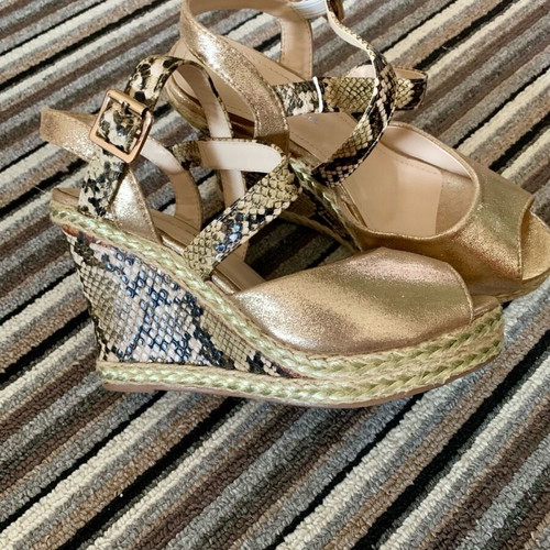 Gold platform sandals like new, size 38