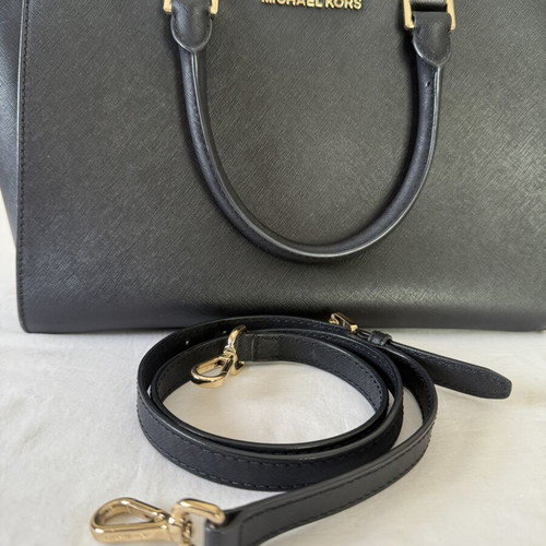 Michael Kors handbag like new, black with gold details