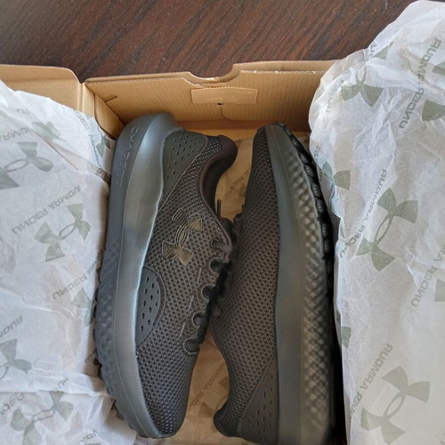 Under Armour UA W Charged Surge 4 women's athletic shoes size 38 black new