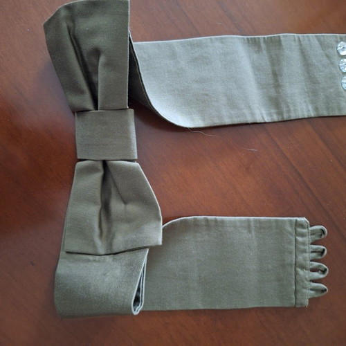 Fabric belt used, green with large bow