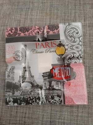 Glass ashtrays like new with Paris and London theme