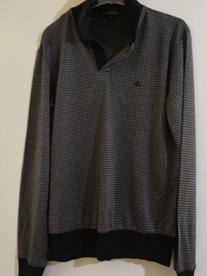 Bitsiani polo shirt with geometric pattern and black collar