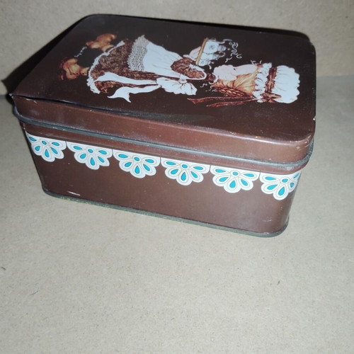 Sarah Kay tin box used with wear and dents