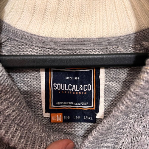 Soulcal n’ Co men's sweater Medium gray like new, very warm with buttons