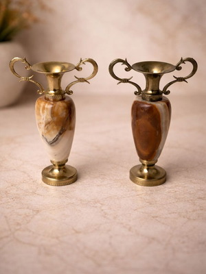 Decorative amphorae like new, 13 cm height, brass and onyx