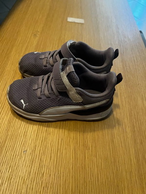 Παπούτσια αθλητικά Puma για κορίτσι No26 μεταχειρισμένα, μωβ